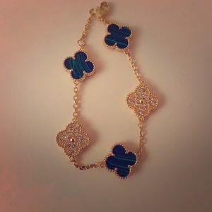 - Gold diamond of malachite clover bracelet